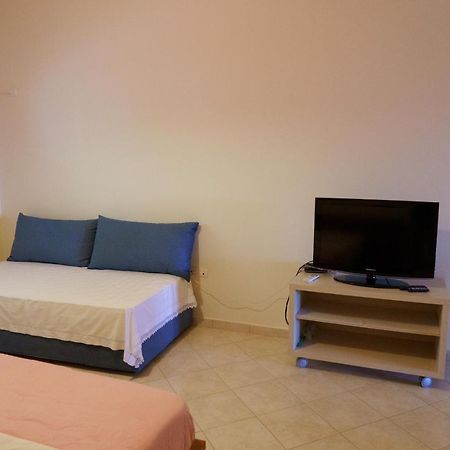 Loutsa By The Sea Apartman Kültér fotó