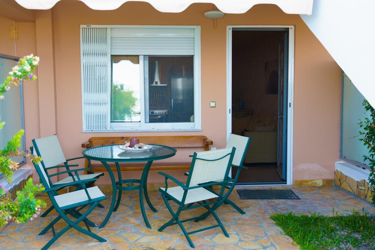 Loutsa By The Sea Apartman Kültér fotó