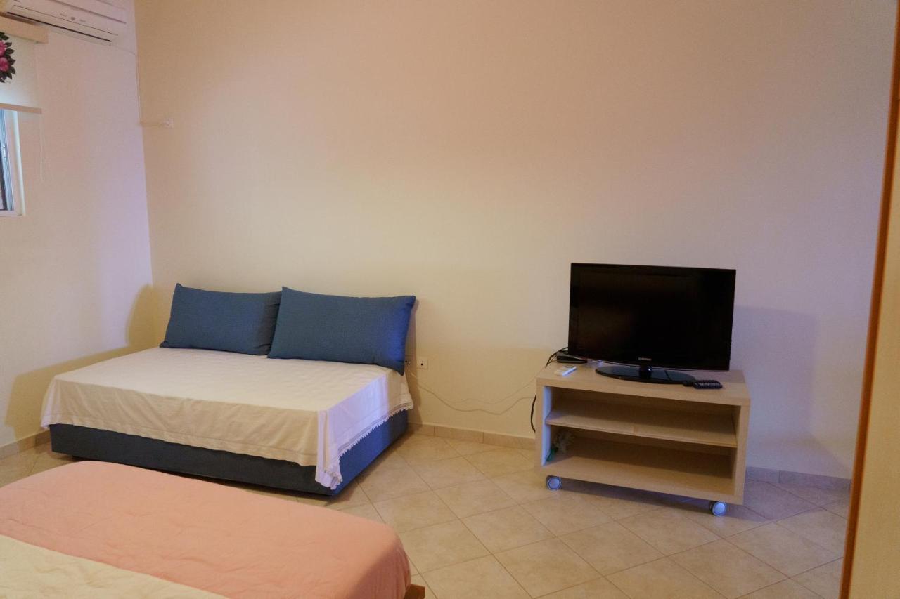 Loutsa By The Sea Apartman Kültér fotó
