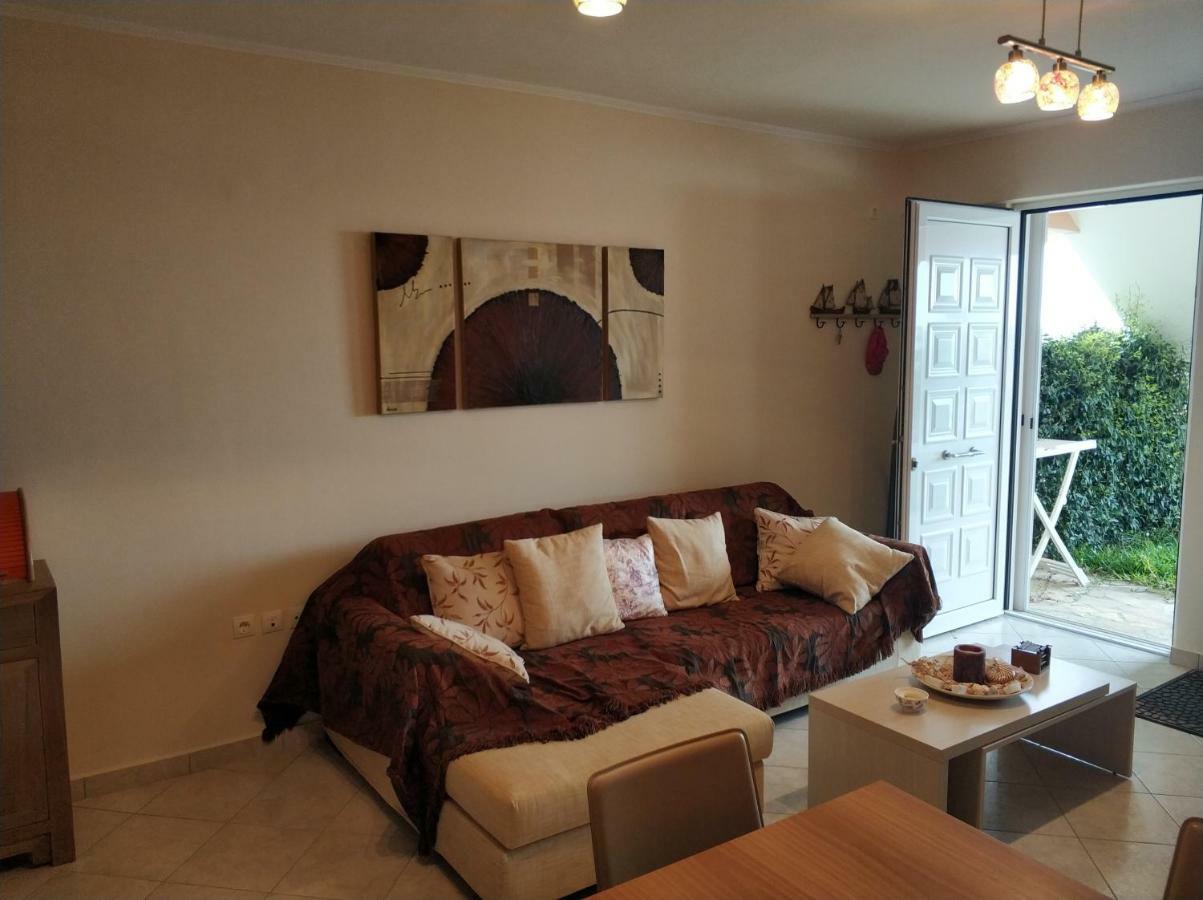 Loutsa By The Sea Apartman Kültér fotó